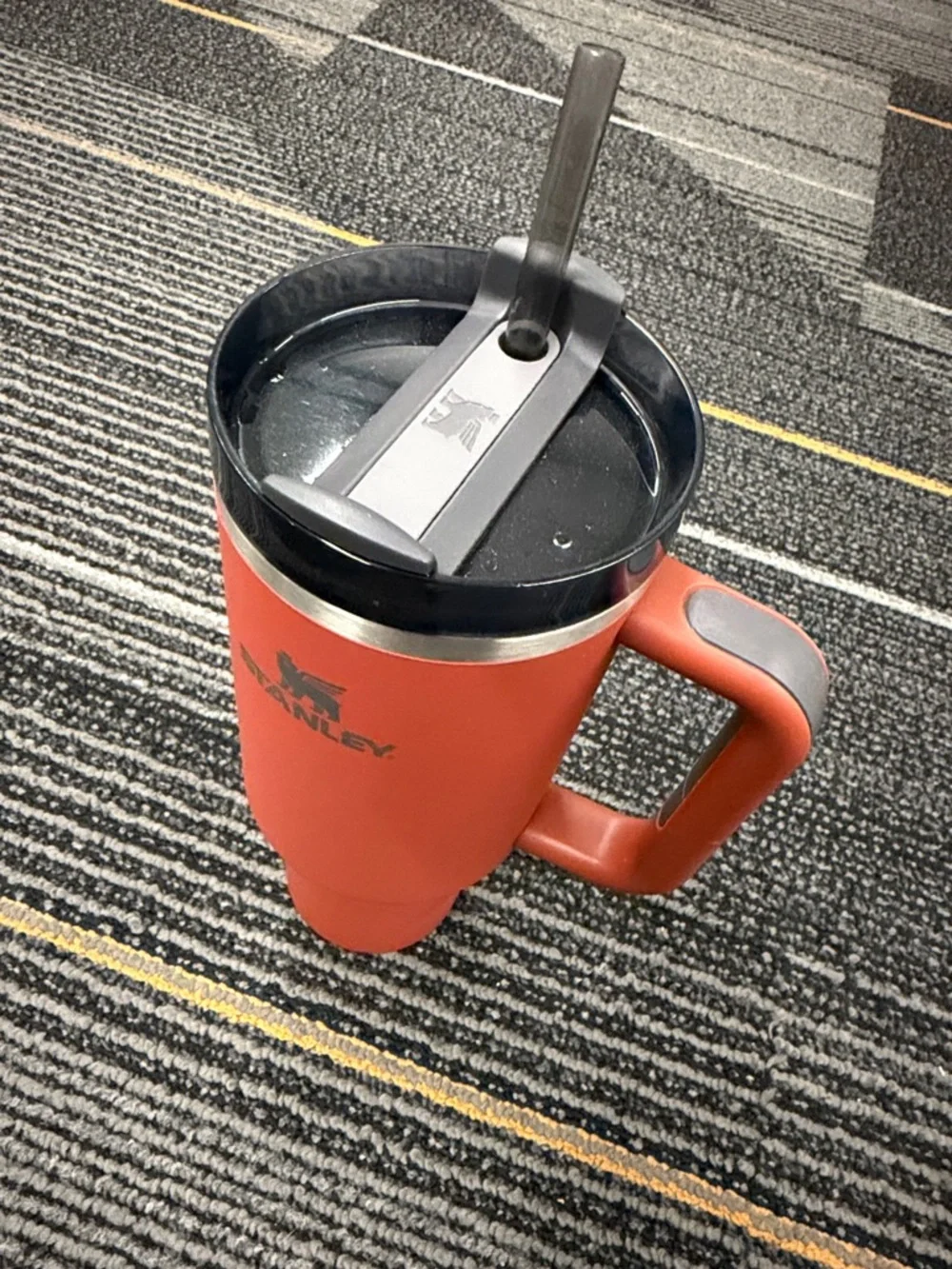 Stanley 40oz cup with Handle and Straw Lid - Picture 3 of 6